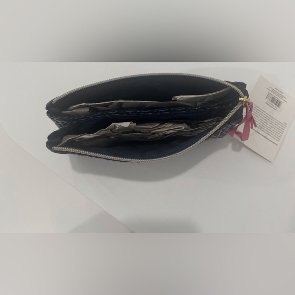 ITSJUDYTIME Navy Textured Cosmetic Bag with Gold Hardware - Picture 4 of 6